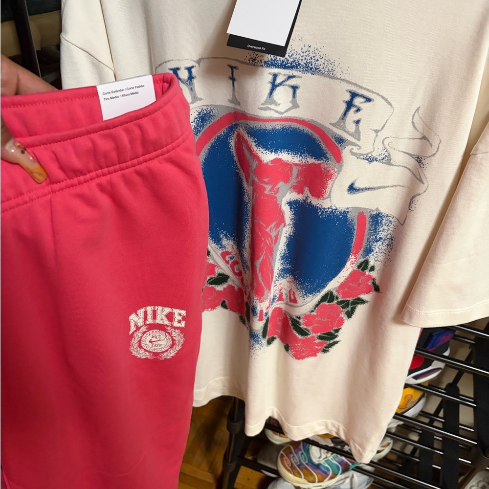 Nike Women’s jogger & tee